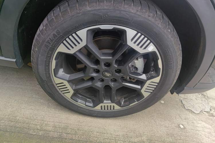 Used Ford Equator Sport 2025 EcoBoost 170 Platinum Edition Right Front Wheel Hub