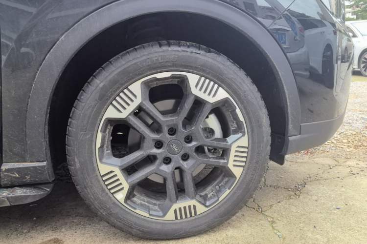Used Ford Equator Sport 2025 EcoBoost 170 Platinum Edition Right Rear Wheel Hub