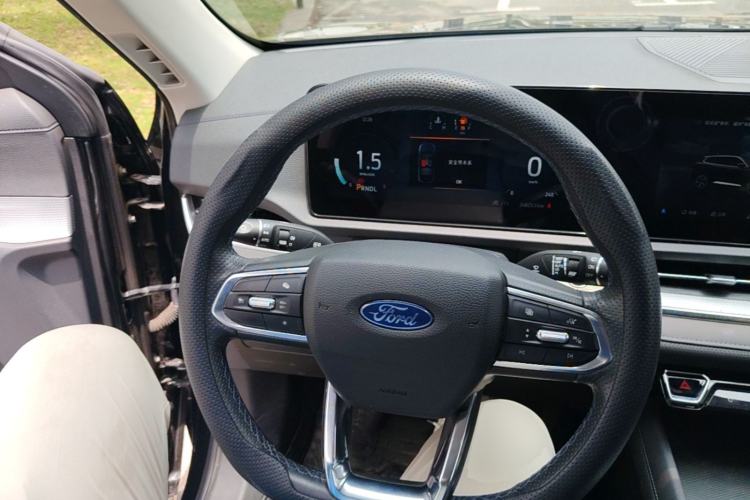 Used Ford Equator Sport 2025 EcoBoost 170 Premier Edition Steering Wheel