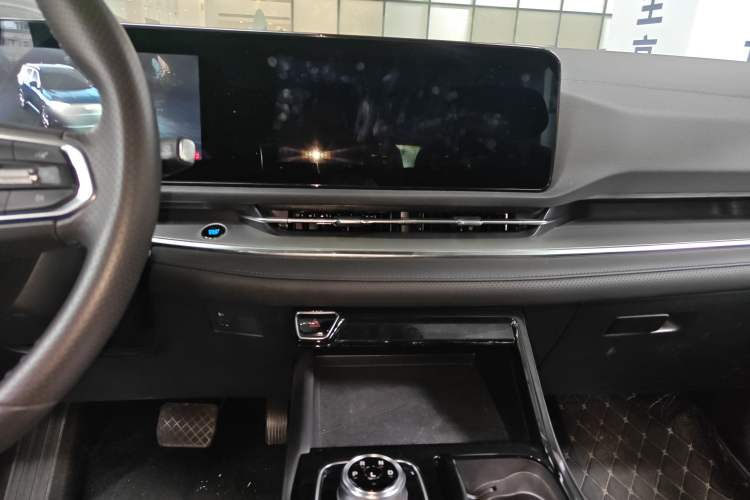Used Ford Equator Sport 2025 EcoBoost 170 Platinum Edition Audio And AC Panel
