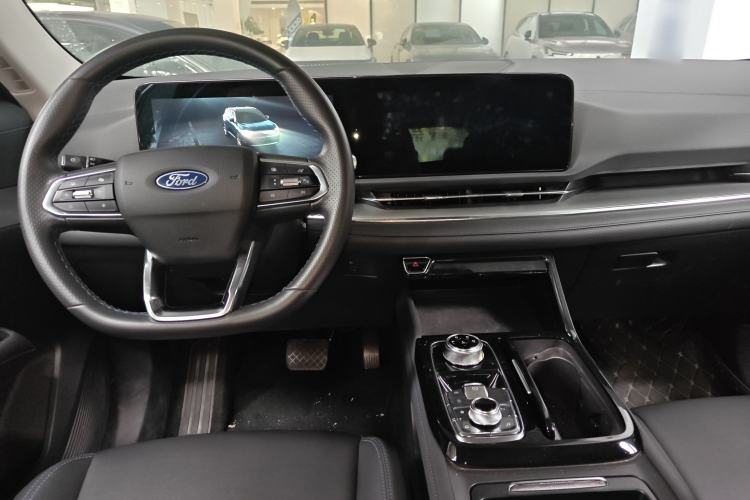 Used Ford Equator Sport 2025 EcoBoost 170 Platinum Edition Center Console