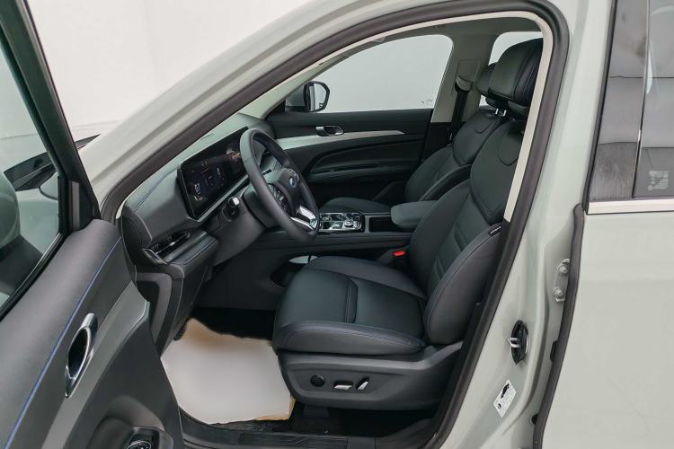 Used Ford Equator Sport 2025 EcoBoost 170 Platinum Edition Interior 3