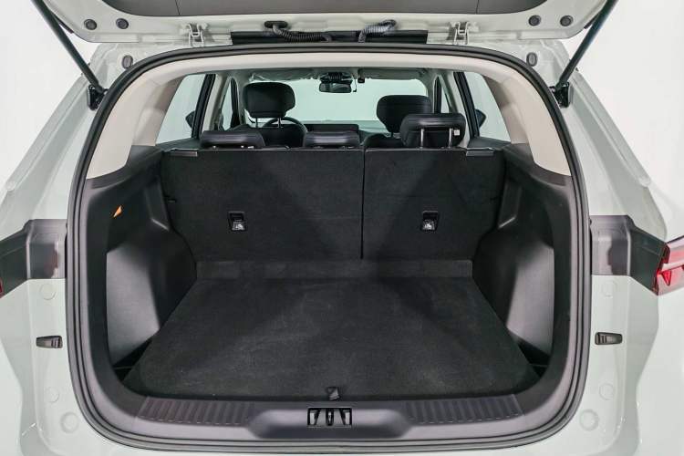 Used Ford Equator Sport 2025 EcoBoost 170 Platinum Edition Interior 6