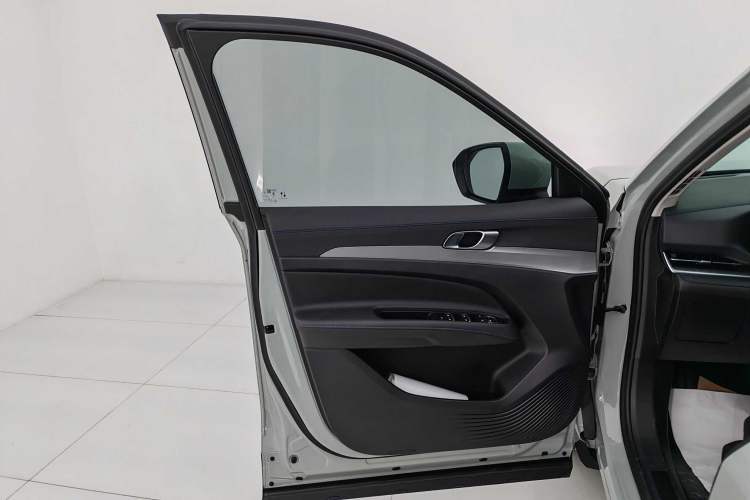 Used Ford Equator Sport 2025 EcoBoost 170 Platinum Edition Interior 8
