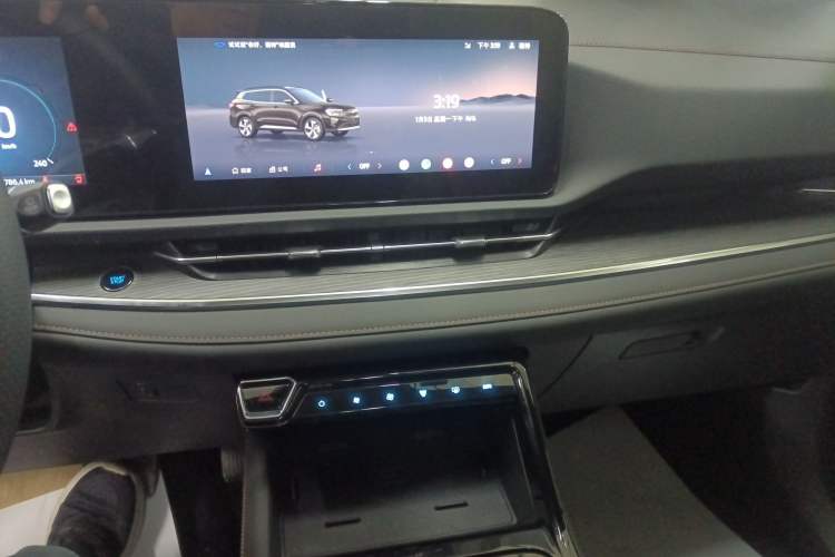 Used Ford Equator Sport 2025 EcoBoost 170 Prestige PLUS Audio And AC Panel