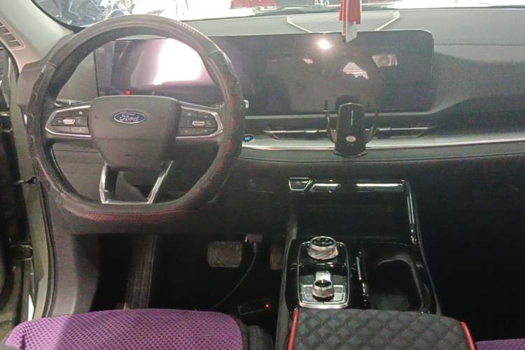 Used Ford Equator Sport 2025 EcoBoost 170 Prime Edition Center Console