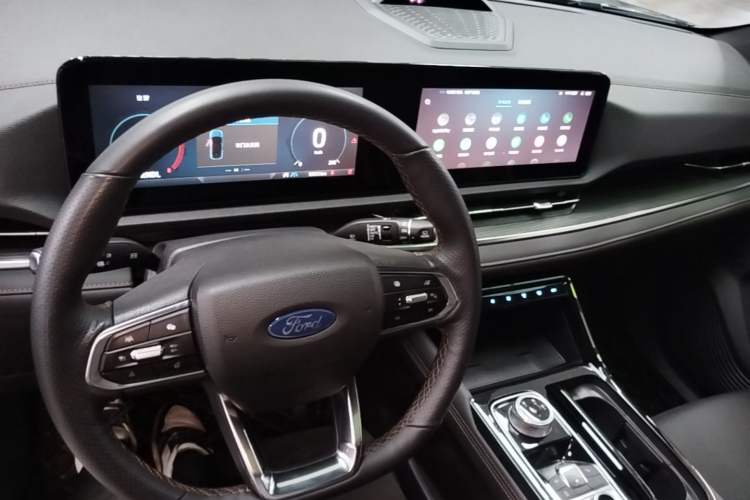 Used Ford Equator Sport 2025 EcoBoost 170 Prestige PLUS Center Console