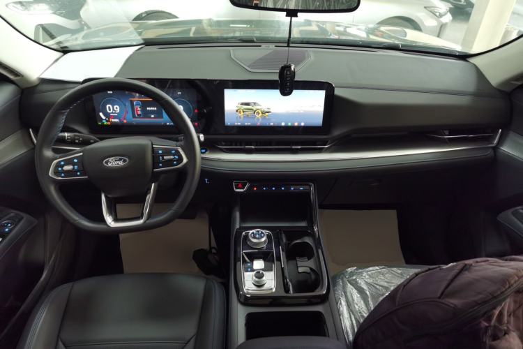 Used Ford Equator Sport 2025 EcoBoost 170 Platinum Edition Center Console