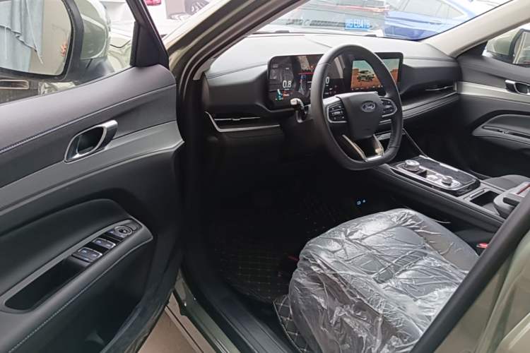 Used Ford Equator Sport 2025 EcoBoost 170 Platinum Edition Driver Seat