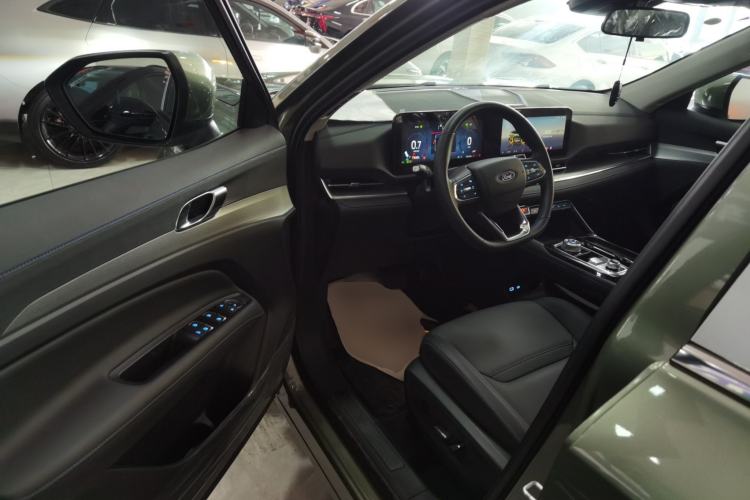 Used Ford Equator Sport 2025 EcoBoost 170 Platinum Edition Driver Seat