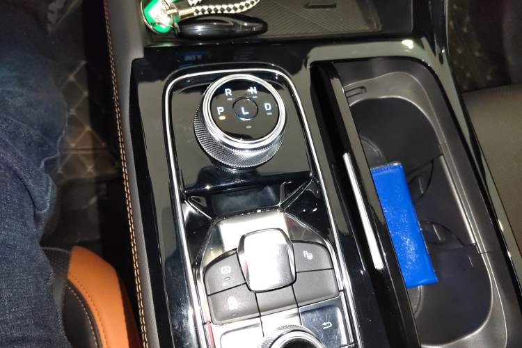 Used Ford Equator Sport 2025 EcoBoost 170 Prestige PLUS Gear Lever