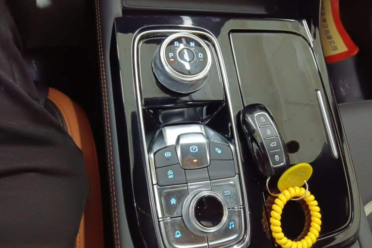Used Ford Equator Sport 2025 EcoBoost 170 Prestige PLUS Gear Lever