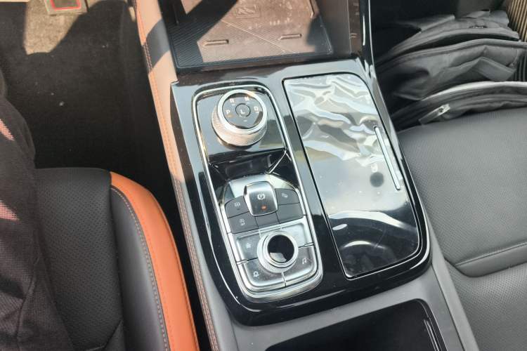 Used Ford Equator Sport 2025 EcoBoost 170 Prestige PLUS Gear Lever
