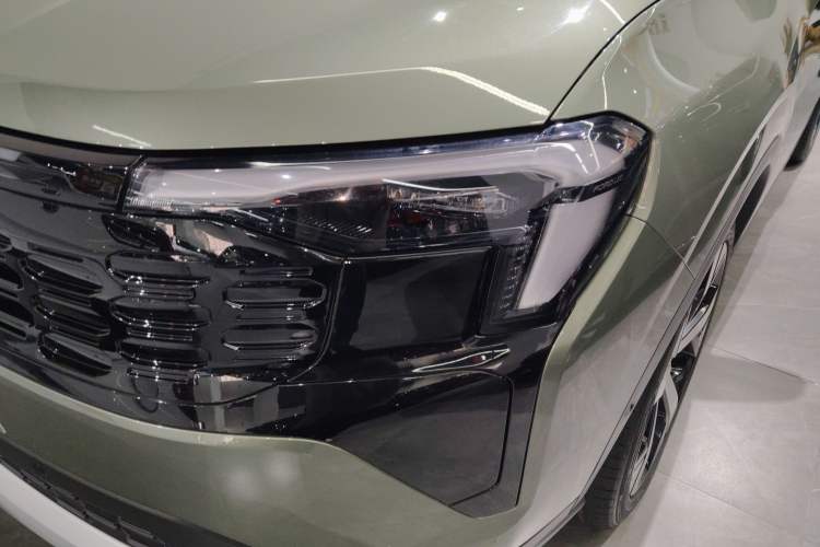 Used Ford Equator Sport 2025 EcoBoost 170 Prestige PLUS Left Front Headlight