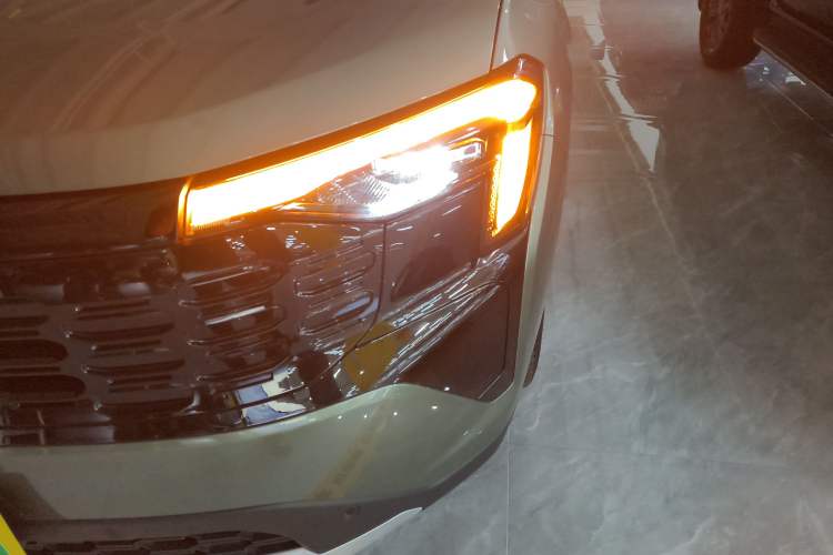 Used Ford Equator Sport 2025 EcoBoost 170 Prestige PLUS Left Front Headlight
