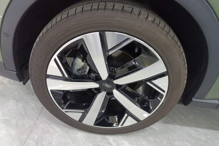 Used Ford Equator Sport 2025 EcoBoost 170 Prestige PLUS Left Front Wheel Hub