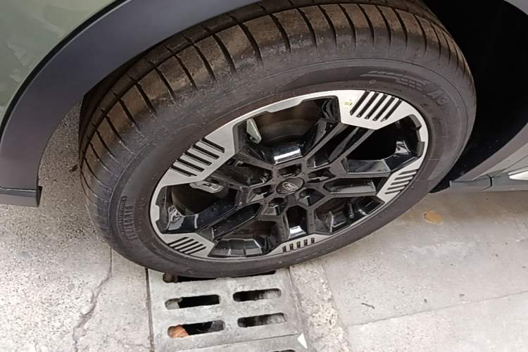Used Ford Equator Sport 2025 EcoBoost 170 Platinum Edition Left Front Wheel Hub