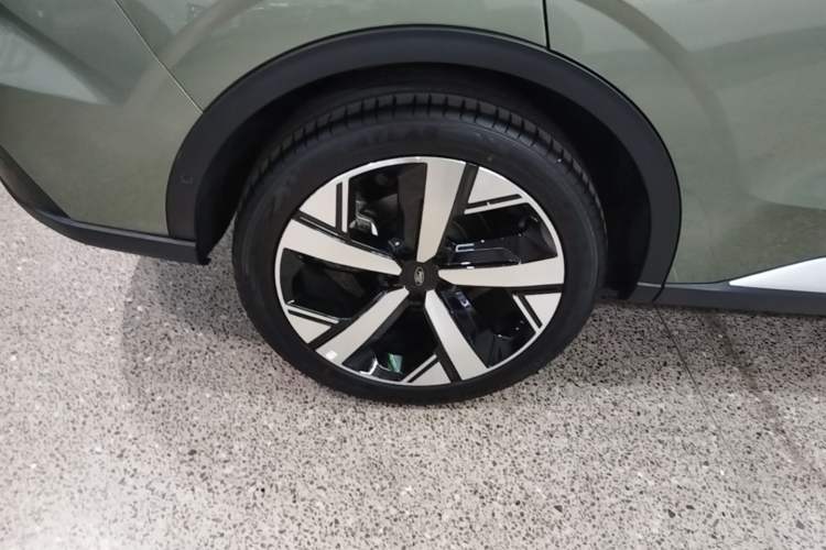 Used Ford Equator Sport 2025 EcoBoost 170 Prestige PLUS Right Rear Wheel Hub