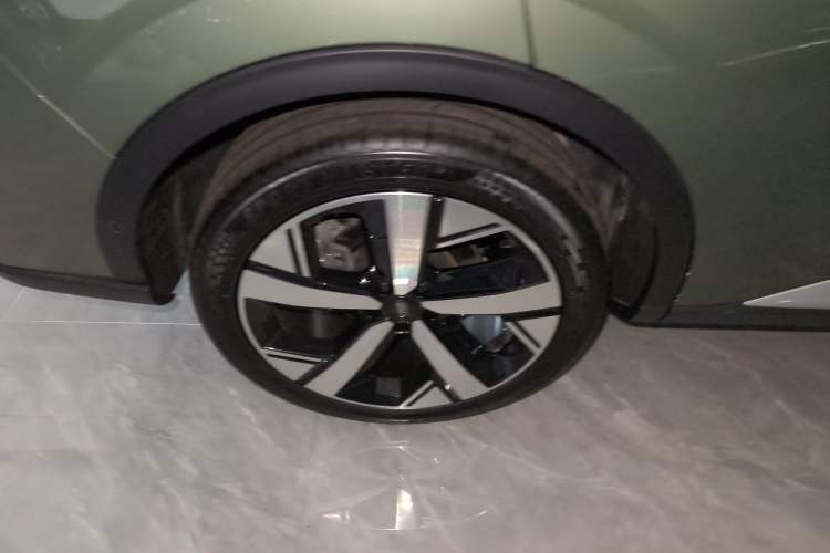 Used Ford Equator Sport 2025 EcoBoost 170 Prestige PLUS Right Rear Wheel Hub