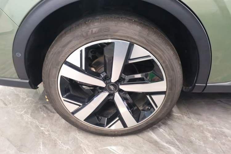 Used Ford Equator Sport 2025 EcoBoost 170 Prestige PLUS Right Rear Wheel Hub