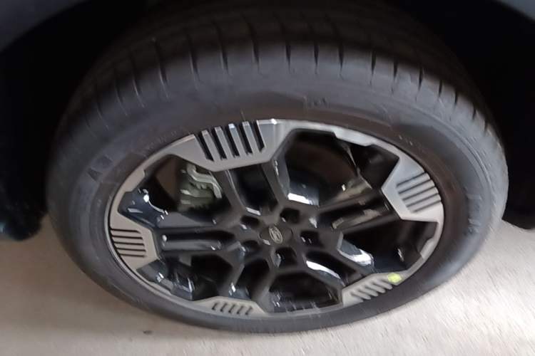 Used Ford Equator Sport 2025 EcoBoost 170 Platinum Edition Right Rear Wheel Hub