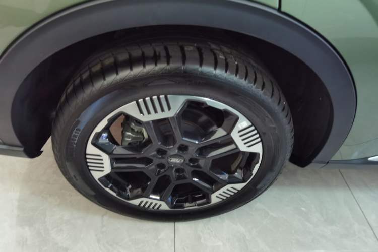 Used Ford Equator Sport 2025 EcoBoost 170 Platinum Edition Right Rear Wheel Hub