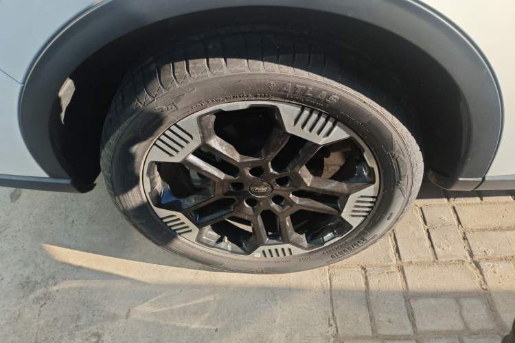 Used Ford Equator Sport 2025 EcoBoost 170 Platinum Edition Right Rear Wheel Hub
