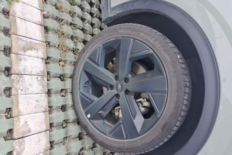 Used Ford Equator Sport New Energy 2025 Luxury Plus Version Right Front Wheel Hub