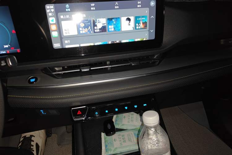 Used Ford Equator Sport New Energy 2025 Platinum Edition Audio And AC Panel