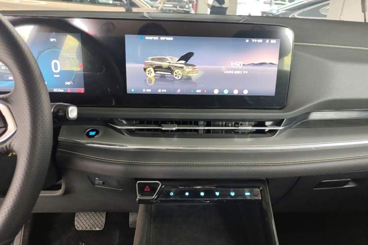 Used Ford Equator Sport New Energy 2025 Elite Version Audio And AC Panel