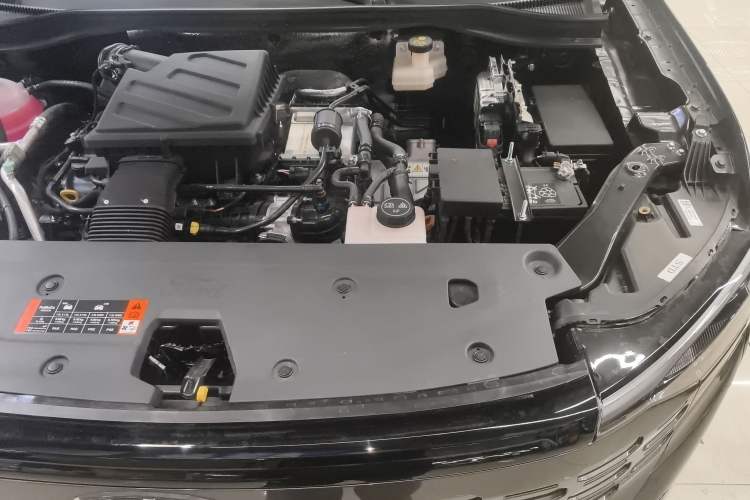 Used Ford Equator Sport New Energy 2025 Platinum Edition Engine Bay Left
