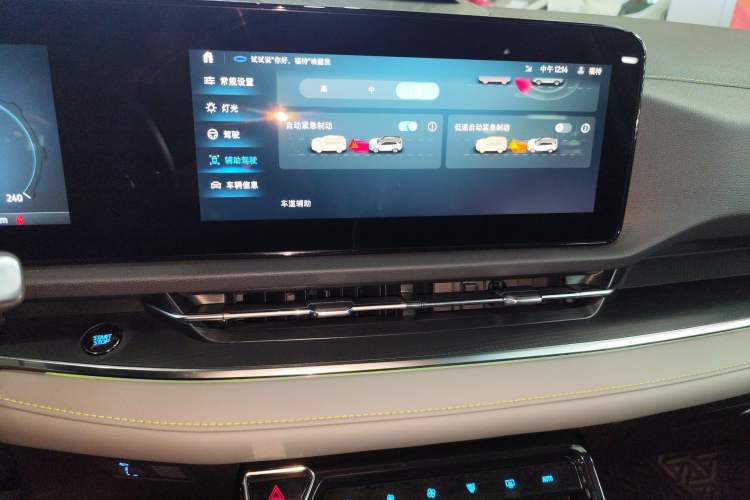 Used Ford Equator Sport New Energy 2025 Luxury Plus Version Audio And AC Panel