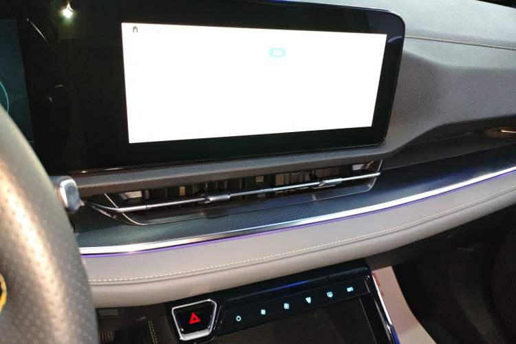 Used Ford Equator Sport New Energy 2025 Luxury Plus Version Audio And AC Panel