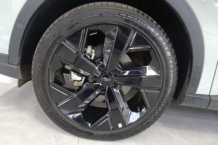 Used Ford Equator Sport New Energy 2025 Luxury Plus Version Left Front Wheel Hub