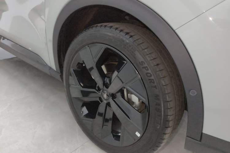 Used Ford Equator Sport New Energy 2025 Luxury Plus Version Right Front Wheel Hub
