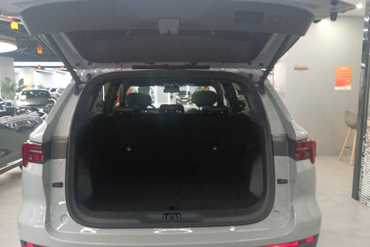 Used Ford Equator Sport New Energy 2025 Luxury Plus Version Trunk
