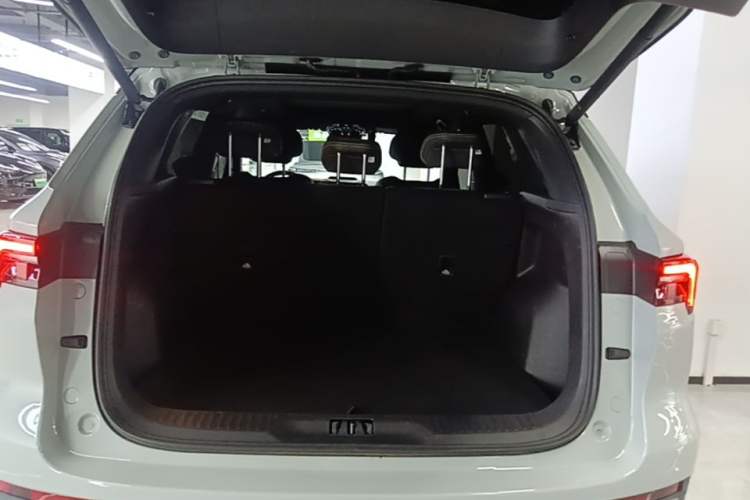 Used Ford Equator Sport New Energy 2025 Luxury Plus Version Trunk