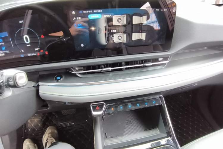 Used Ford Equator Sport New Energy 2025 Luxury Plus Version Audio And AC Panel