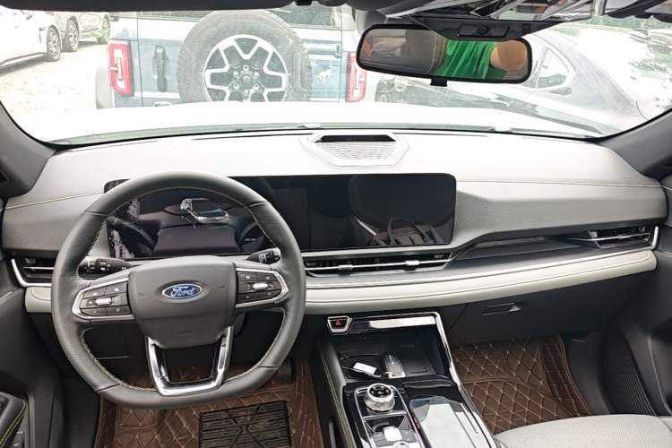 Used Ford Equator Sport New Energy 2025 Luxury Edition Center Console