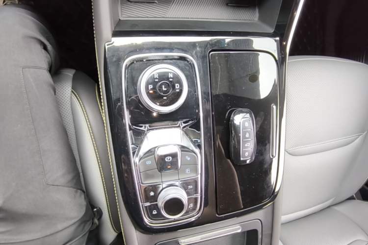 Used Ford Equator Sport New Energy 2025 Luxury Plus Version Gear Lever