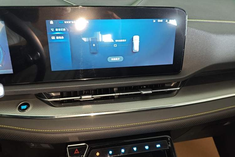 Used Ford Equator Sport New Energy 2025 Platinum Edition Audio And AC Panel