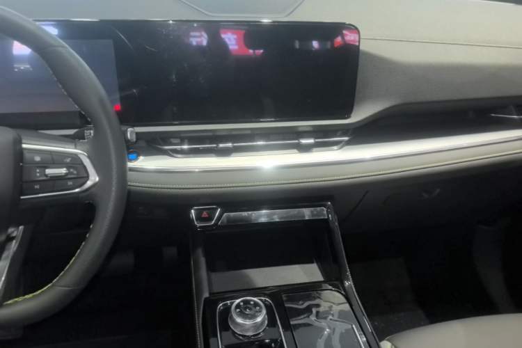 Used Ford Equator Sport New Energy 2025 Platinum Edition Audio And AC Panel