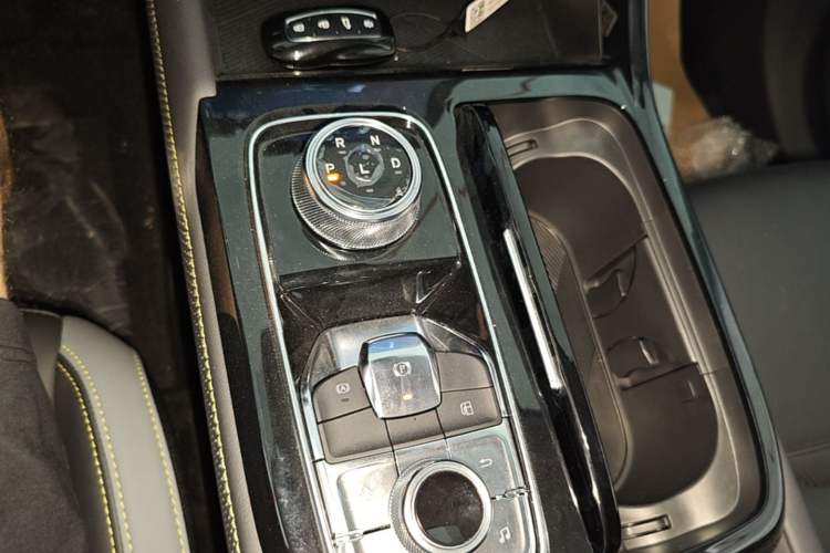 Used Ford Equator Sport New Energy 2025 Platinum Edition Gear Lever