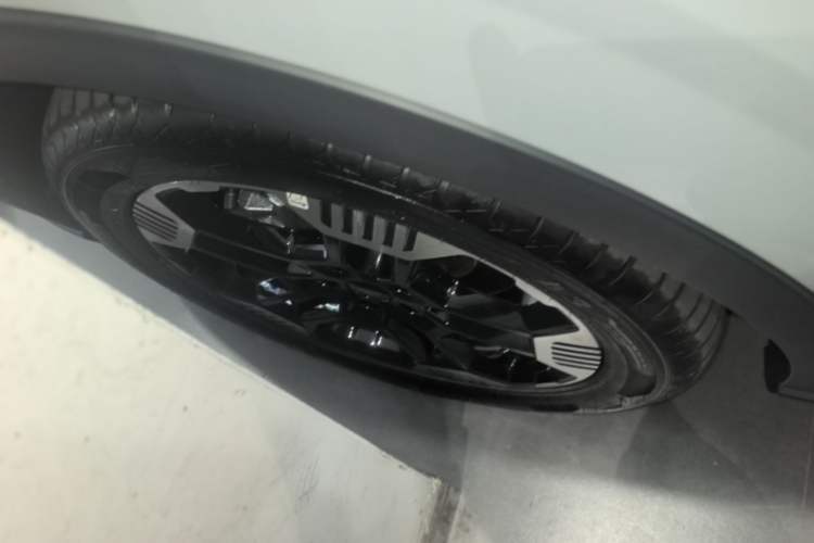 Used Ford Equator Sport New Energy 2025 Platinum Edition Left Front Wheel Hub