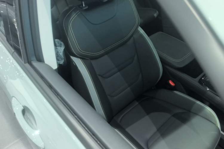Used Ford Equator Sport New Energy 2025 Platinum Edition Right Front Seat