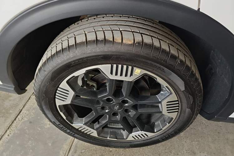 Used Ford Equator Sport New Energy 2025 Platinum Edition Right Rear Wheel Hub