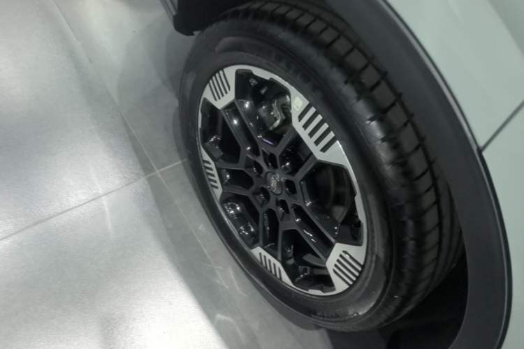 Used Ford Equator Sport New Energy 2025 Platinum Edition Right Rear Wheel Hub