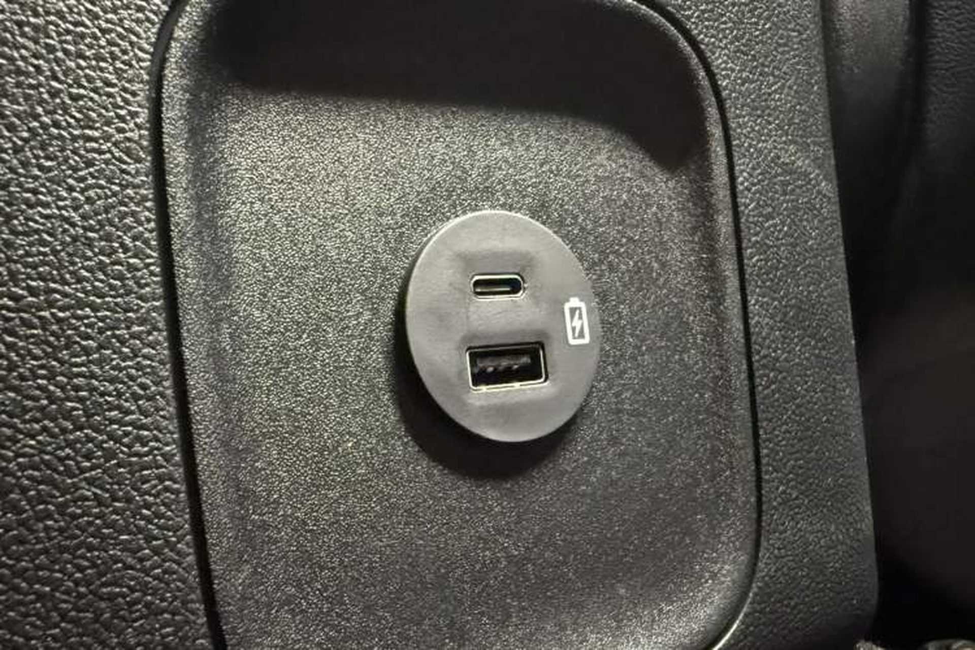 Used Ford Escape 2024 EcoBoost 245 Two-Wheel-Drive Comfort Edition Interior 12