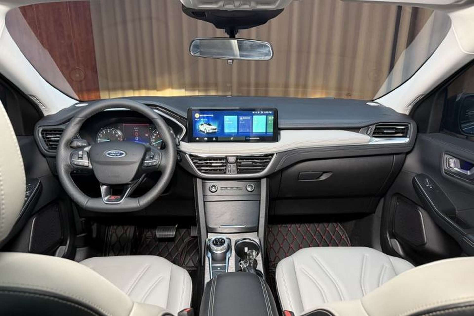 Used Ford Escape 2024 EcoBoost 245 Two-Wheel-Drive Comfort Edition Interior 4