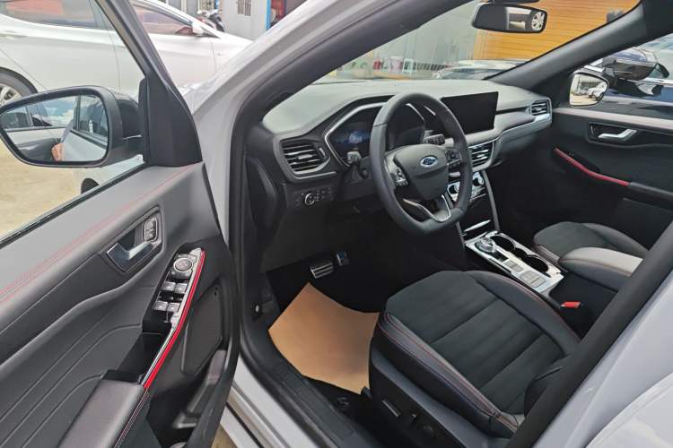 Used Ford Escape 2024 EcoBoost 245 Four-Wheel Drive ST-Line Pro Trim Interior 2